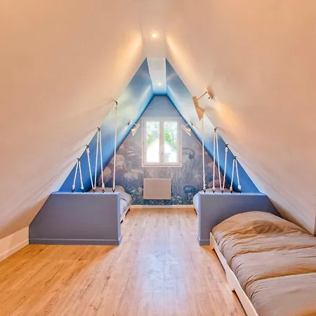 Charming Seaside House Varaville